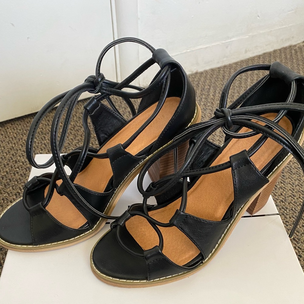 Silence + Noise block heels 4inch.